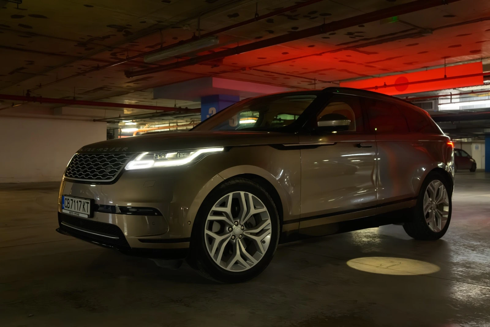 Land Rover Range Rover Velar HSE R-Dynamic Limited Edition / 77000 км. - изображение 3