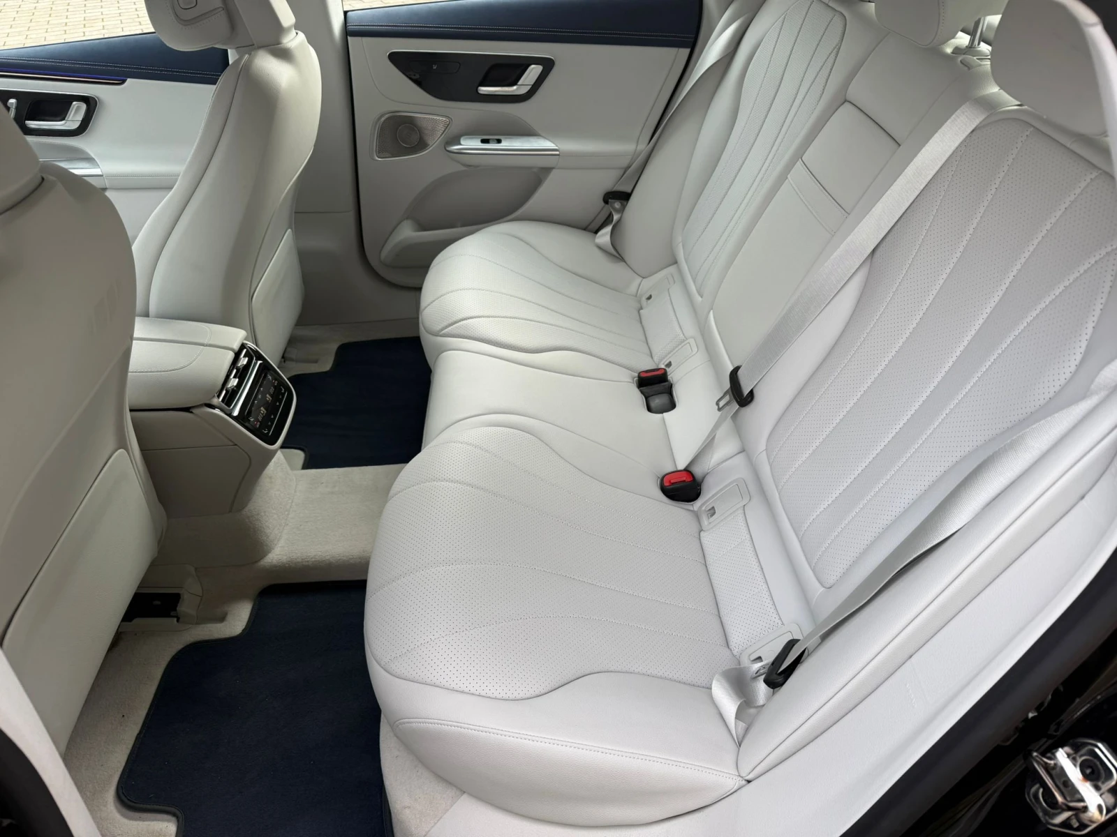 Mercedes-Benz EQE 350 4Matic - изображение 6