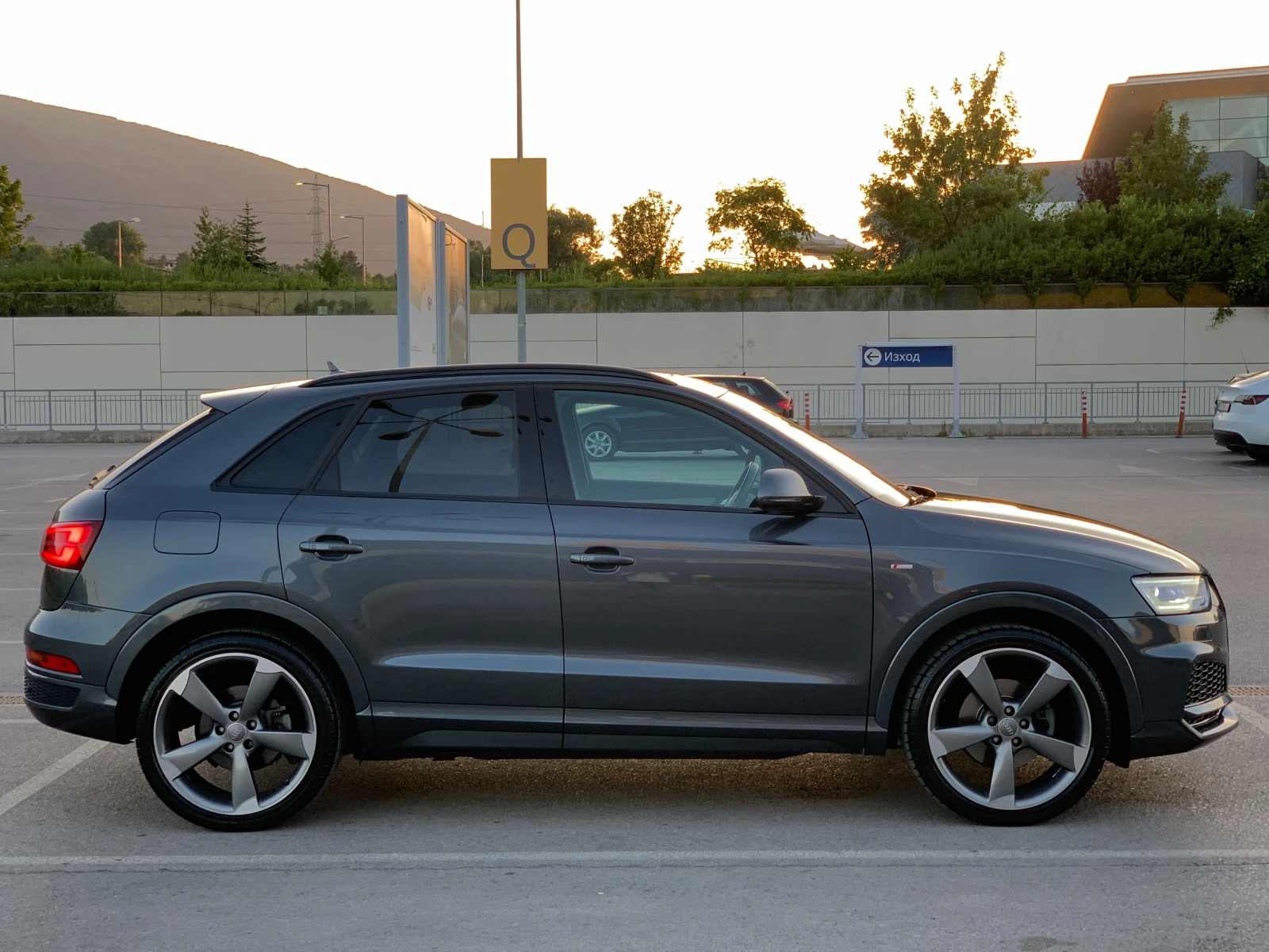 Audi Q3 TFSI, снимка 6 - Автомобили и джипове - 54253091