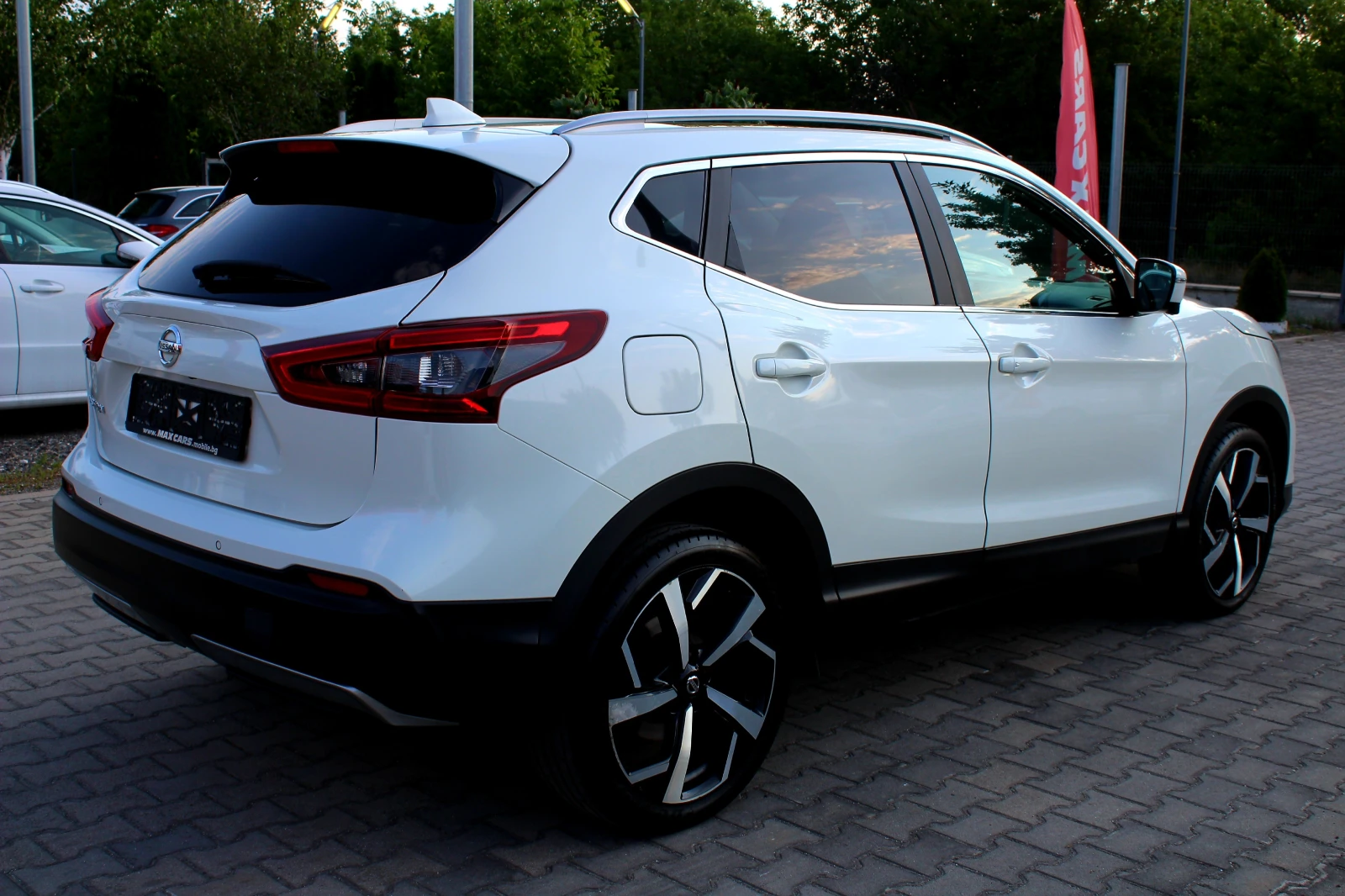Nissan Qashqai TEKNA* FACE* BOSE* КОЖА* СОБСТВЕН ЛИЗИНГ, снимка 6 - Автомобили и джипове - 55180800