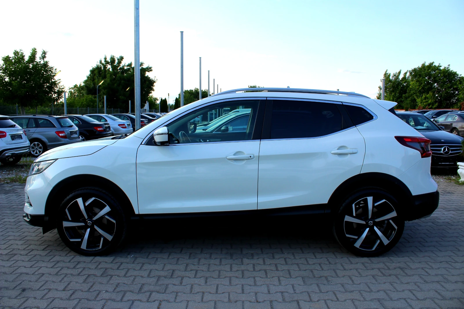 Nissan Qashqai TEKNA* FACE* BOSE* КОЖА* СОБСТВЕН ЛИЗИНГ, снимка 4 - Автомобили и джипове - 55180800