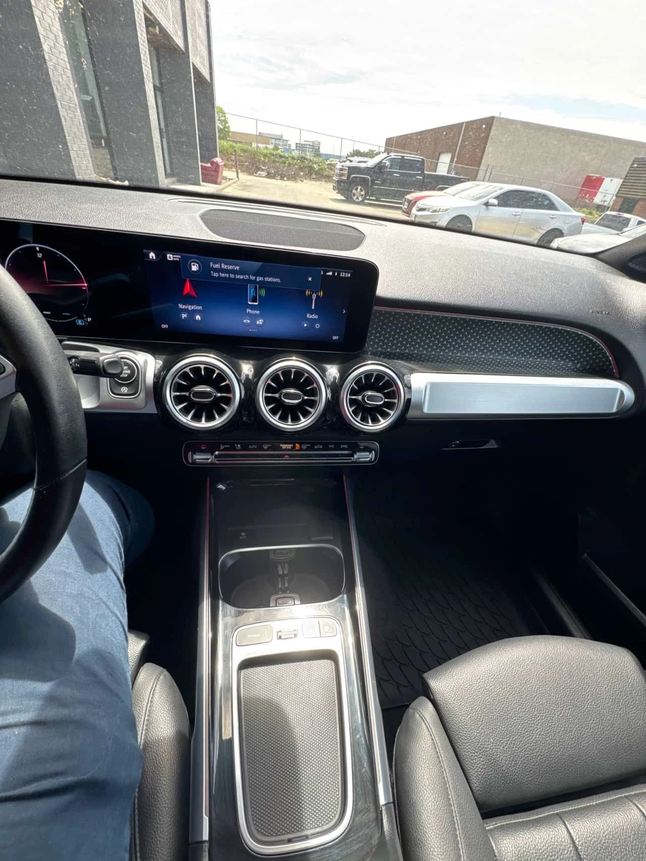 Mercedes-Benz GLB 250 4МАТIC* DISTRONIC* AMBIENT* PANO* , снимка 9 - Автомобили и джипове - 55513128