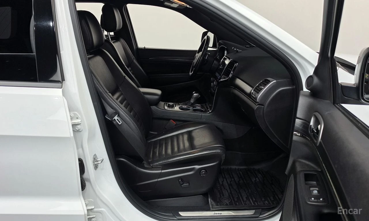 Jeep Grand cherokee 3.6* V6* 8ZF* ПОДГРЕВ* КАМЕРА* КЕЙЛЕС* ПАНОРАМА* , снимка 14 - Автомобили и джипове - 56160636