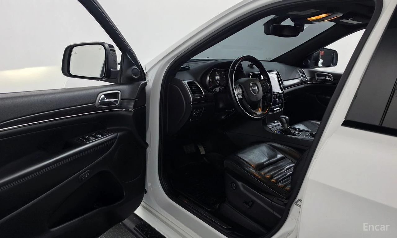 Jeep Grand cherokee 3.6* V6* 8ZF* ПОДГРЕВ* КАМЕРА* КЕЙЛЕС* ПАНОРАМА* , снимка 5 - Автомобили и джипове - 56160636