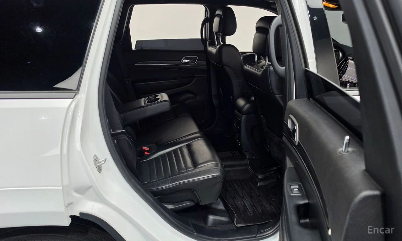 Jeep Grand cherokee 3.6* V6* 8ZF* ПОДГРЕВ* КАМЕРА* КЕЙЛЕС* ПАНОРАМА* , снимка 15 - Автомобили и джипове - 56160636