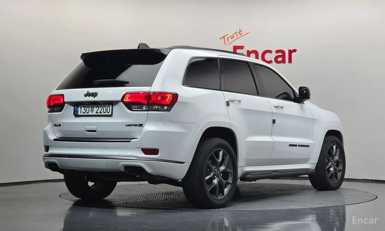 Jeep Grand cherokee 3.6* V6* 8ZF* ПОДГРЕВ* КАМЕРА* КЕЙЛЕС* ПАНОРАМА* , снимка 2 - Автомобили и джипове - 56160636