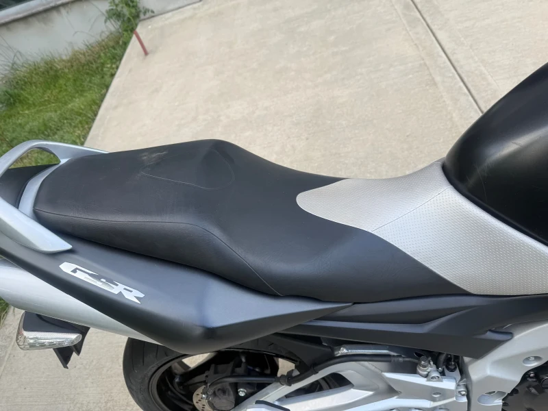 Suzuki Gsr PERFEKTEN 33000 km !!!, снимка 8 - Мотоциклети и мототехника - 50392641