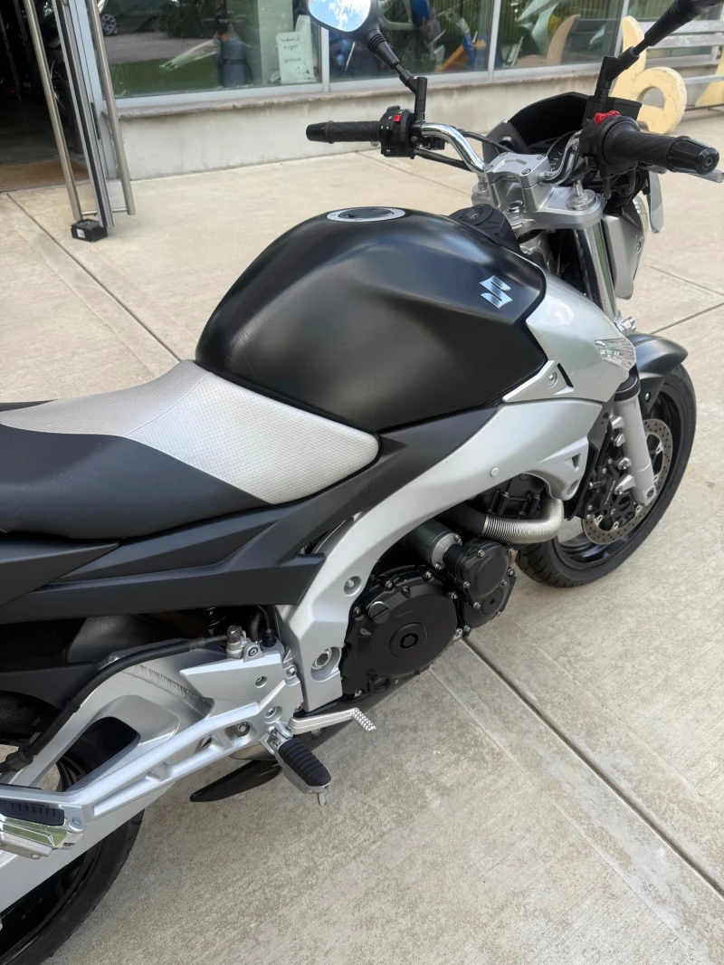 Suzuki Gsr PERFEKTEN 33000 km !!!, снимка 13 - Мотоциклети и мототехника - 50392641