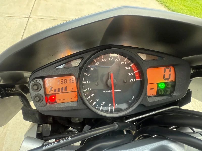 Suzuki Gsr PERFEKTEN 33000 km !!!, снимка 10 - Мотоциклети и мототехника - 50392641