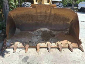 Челен товарач Cat 966M, снимка 2