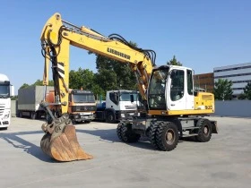      Liebherr A 900 C