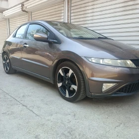     Honda Civic 8 .