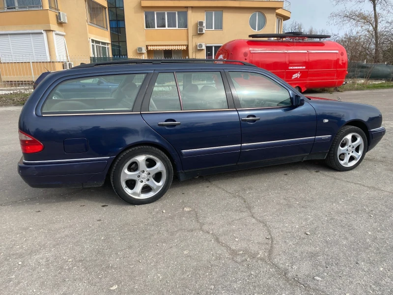 Mercedes-Benz E 280 2.8 4matic, снимка 2 - Автомобили и джипове - 48059797