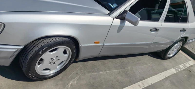 Mercedes-Benz 124 2.0Е, снимка 4 - Автомобили и джипове - 52299674