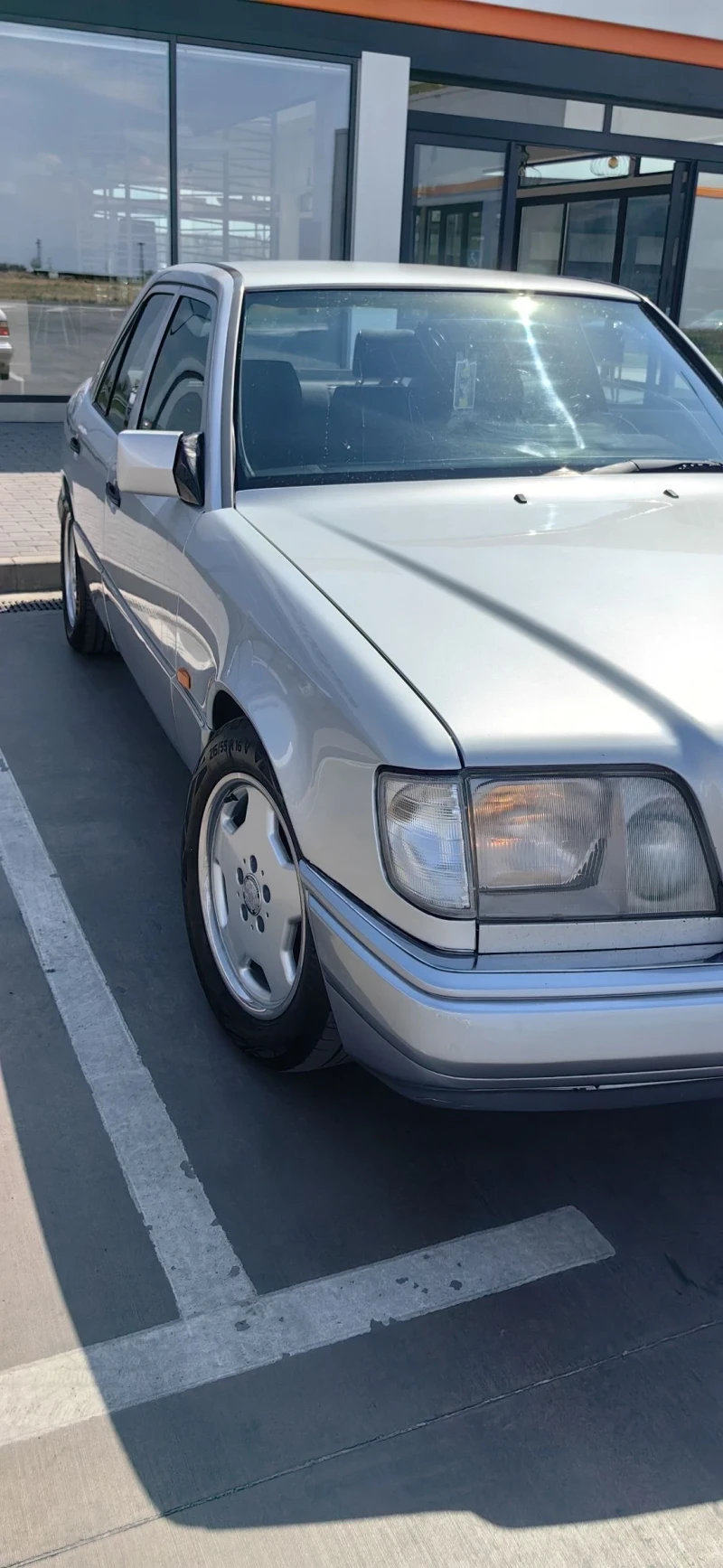 Mercedes-Benz 124 2.0Е, снимка 2 - Автомобили и джипове - 52299674