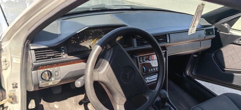 Mercedes-Benz 124 2.0Е, снимка 13 - Автомобили и джипове - 52299674