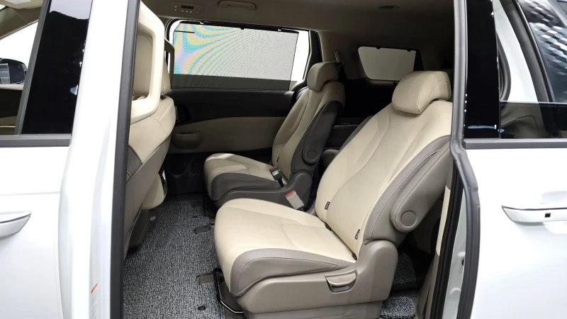 Kia Carnival 4th Generation 3.5L 9-Seater ПРОВЕРЕНА, снимка 10 - Автомобили и джипове - 52379791