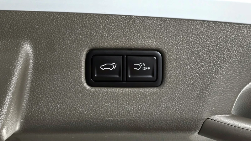 Kia Carnival 4th Generation 3.5L 9-Seater ПРОВЕРЕНА, снимка 17 - Автомобили и джипове - 52379791