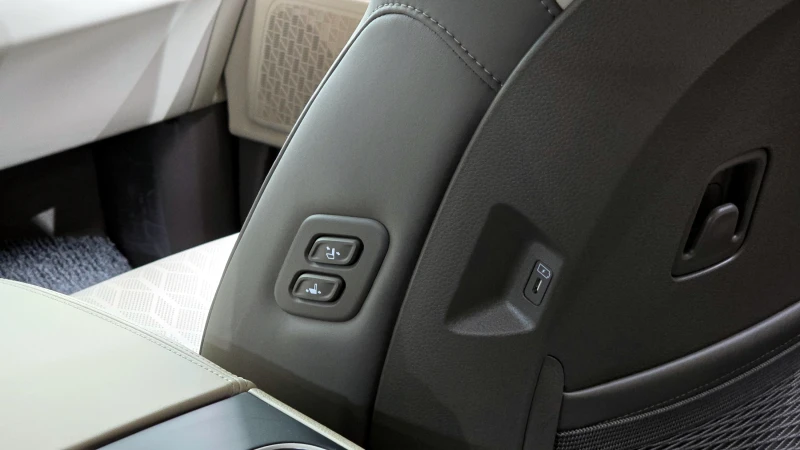 Kia Carnival 4th Generation 3.5L 9-Seater ПРОВЕРЕНА, снимка 14 - Автомобили и джипове - 52379791