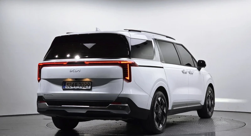 Kia Carnival 4th Generation 3.5L 9-Seater ПРОВЕРЕНА, снимка 2 - Автомобили и джипове - 52379791