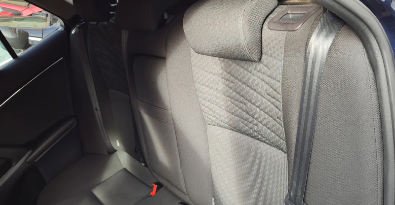 Toyota Avensis, снимка 10 - Автомобили и джипове - 52712248