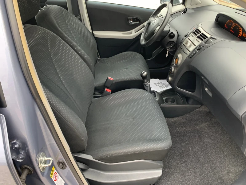 Toyota Yaris 1.0benzi/feslif, снимка 10 - Автомобили и джипове - 53507774