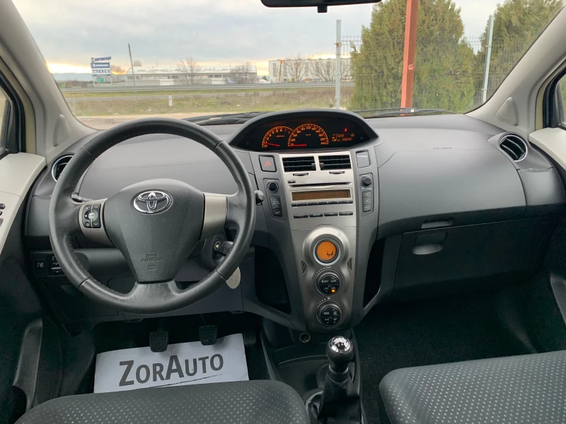 Toyota Yaris 1.0benzi/feslif, снимка 8 - Автомобили и джипове - 53507774