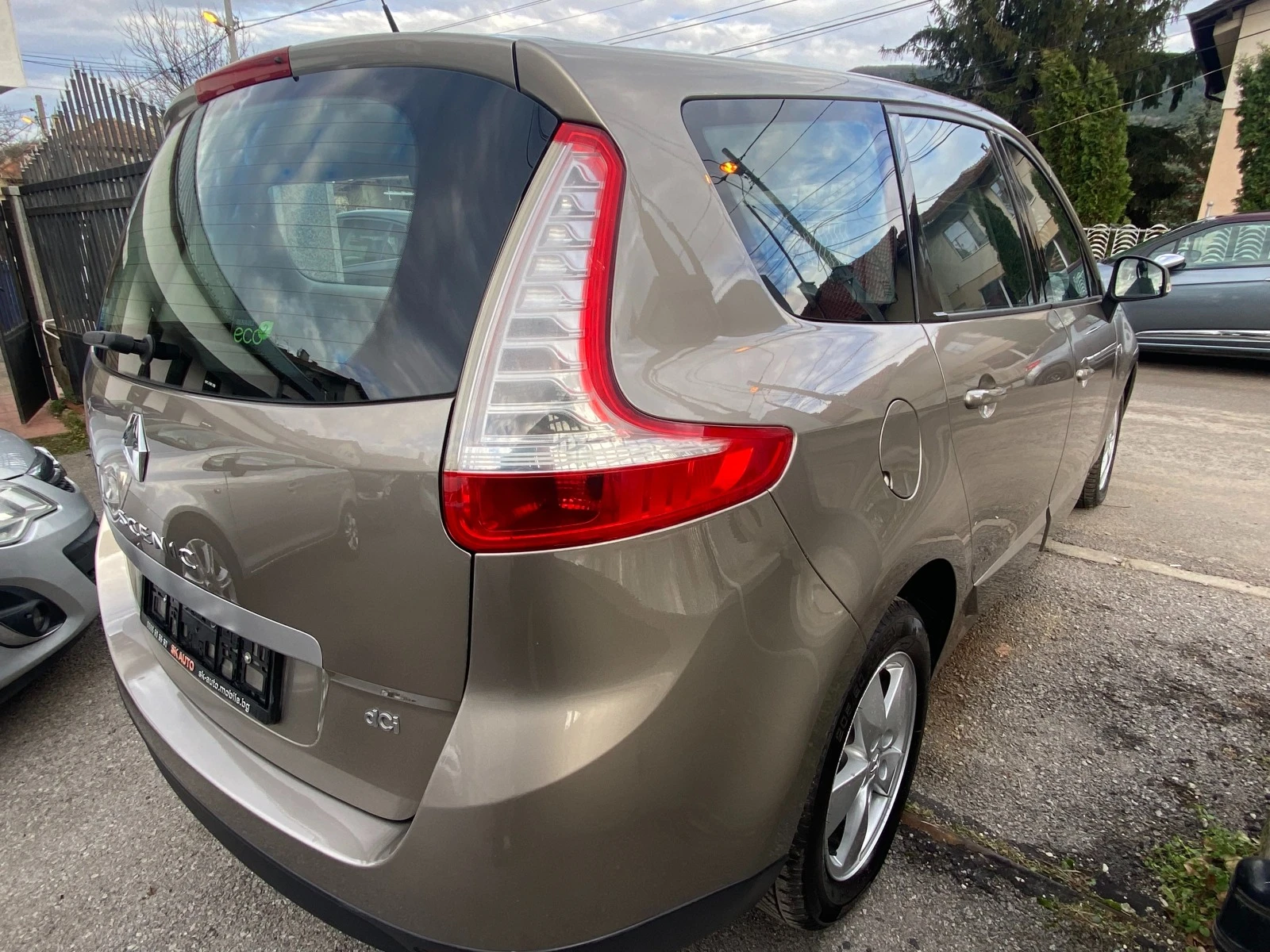 Renault Scenic 1.5DCi-110k.s-7-МЕСТЕН-EURO5A-6-скорости-2010г - изображение 6