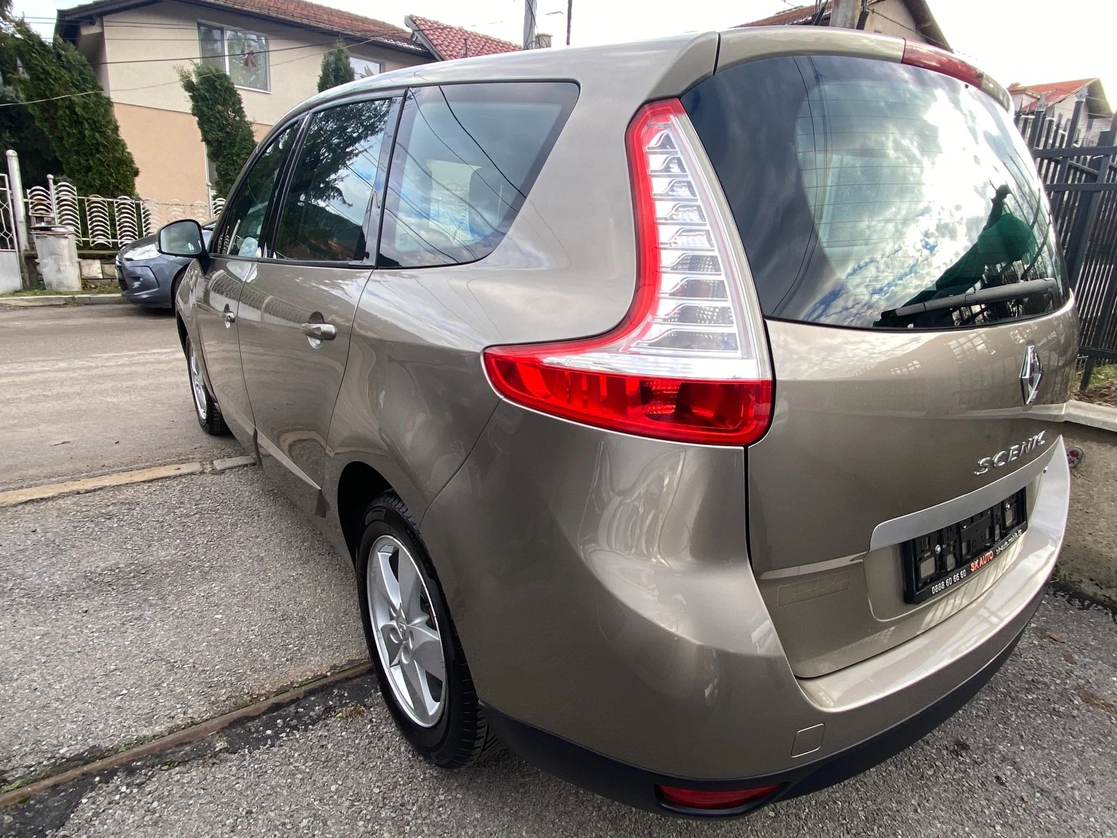 Renault Scenic 1.5DCi-110k.s-7-МЕСТЕН-EURO5A-6-скорости-2010г - изображение 4