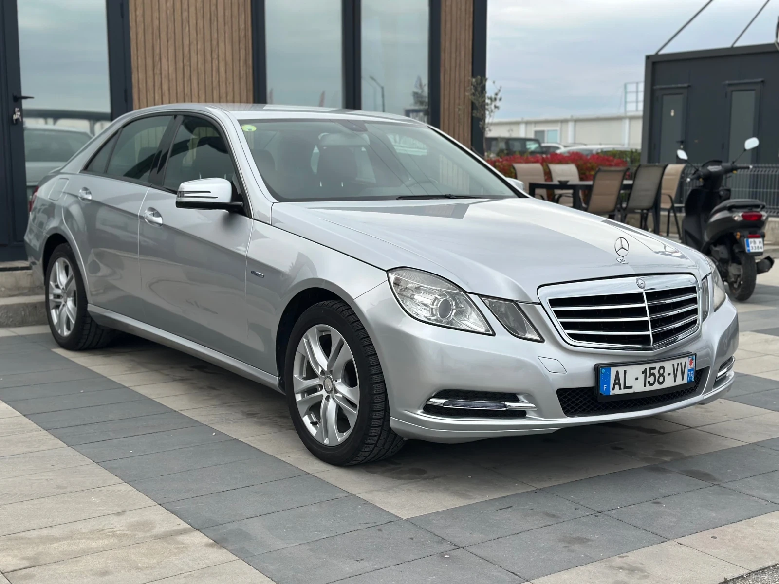 Mercedes-Benz E 220 BlueEfficiency  - изображение 2