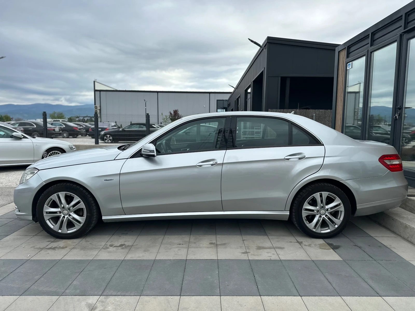 Mercedes-Benz E 220 BlueEfficiency  - изображение 6