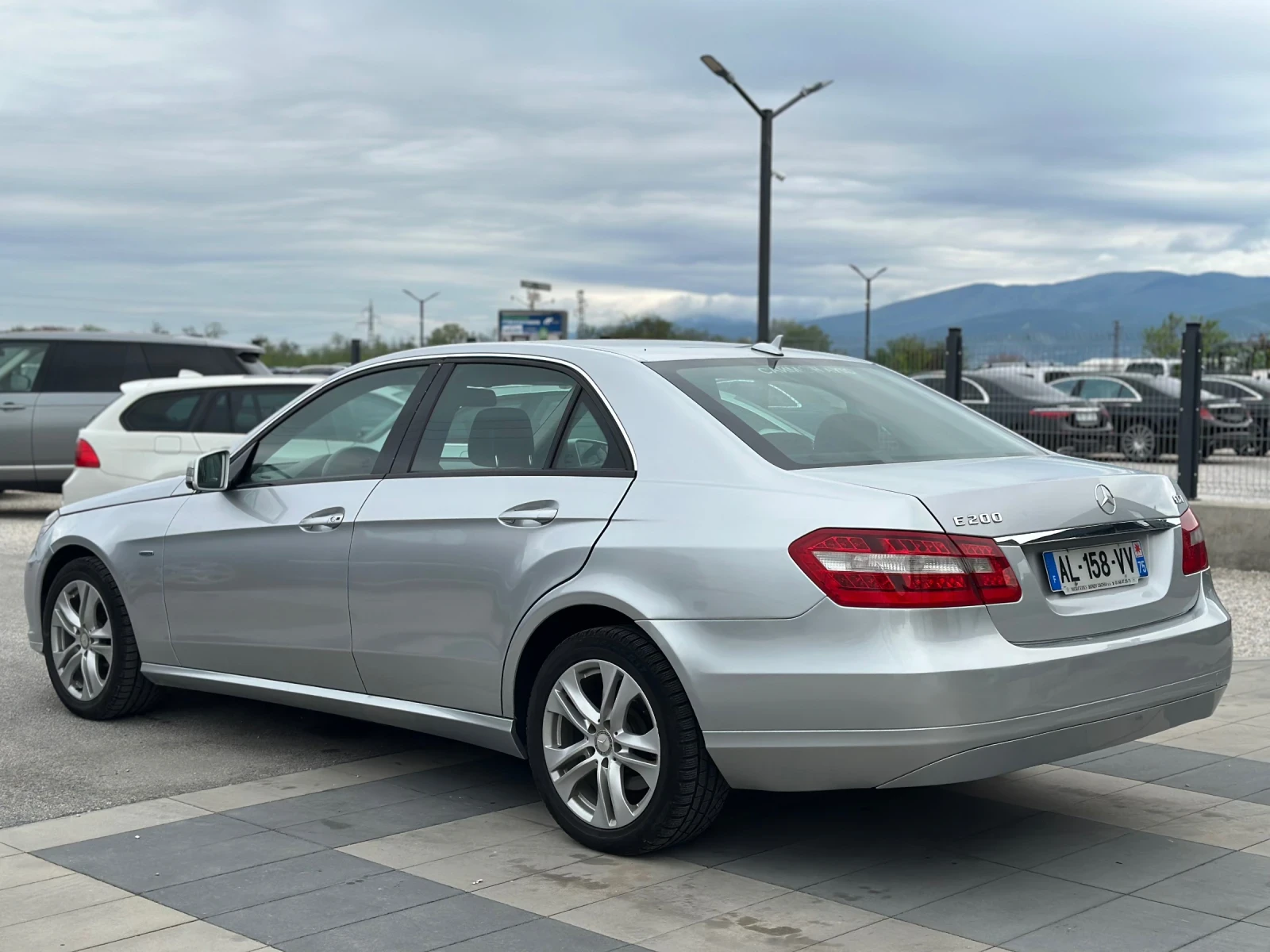 Mercedes-Benz E 220 BlueEfficiency  - изображение 4
