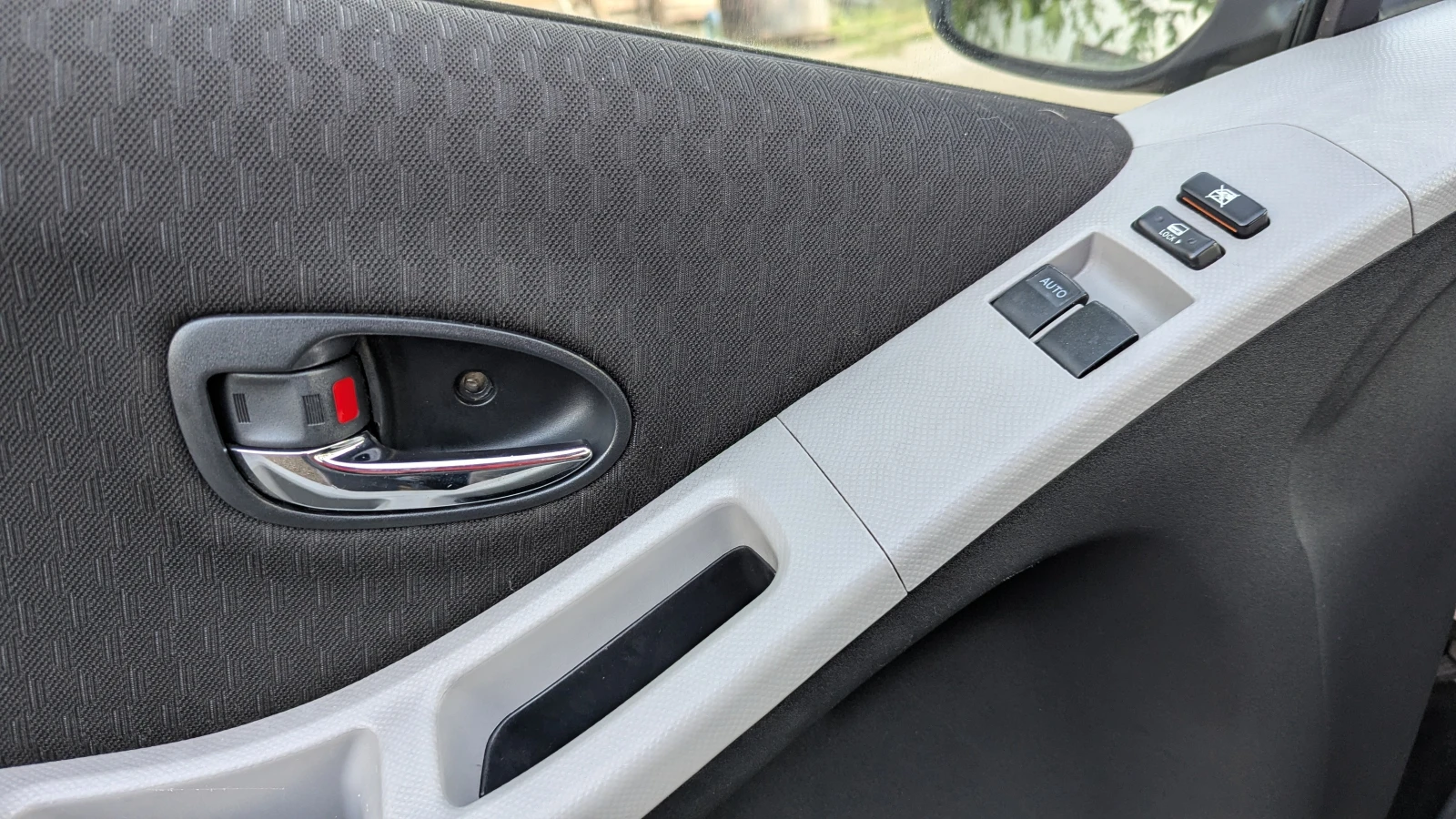 Toyota Yaris TS - изображение 8