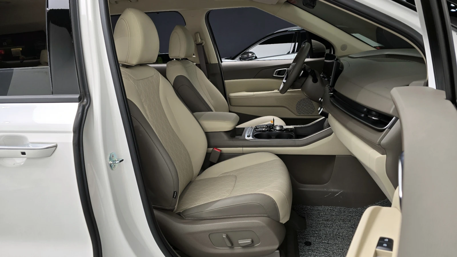 Kia Carnival 4th Generation 3.5L 9-Seater  | Mobile.bg   8