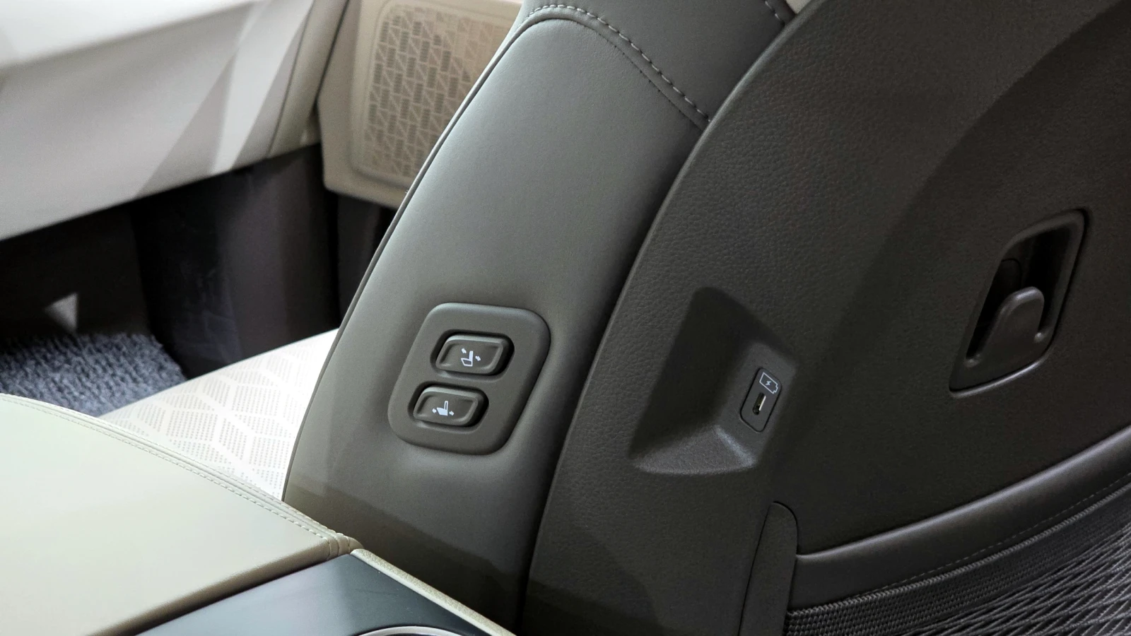 Kia Carnival 4th Generation 3.5L 9-Seater  | Mobile.bg   14