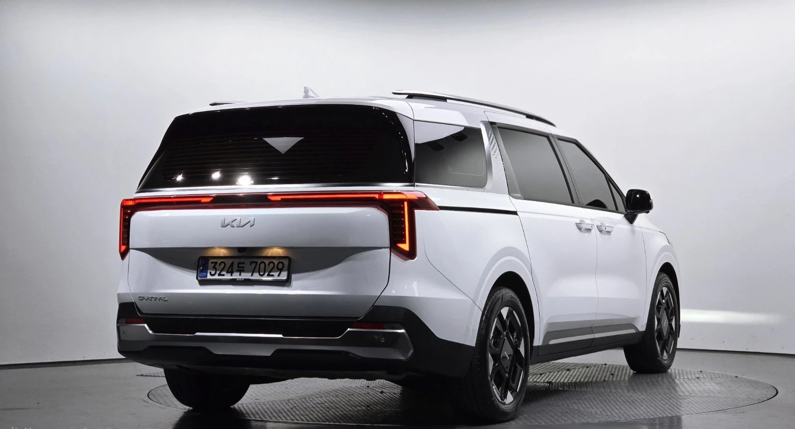 Kia Carnival 4th Generation 3.5L 9-Seater  | Mobile.bg   2