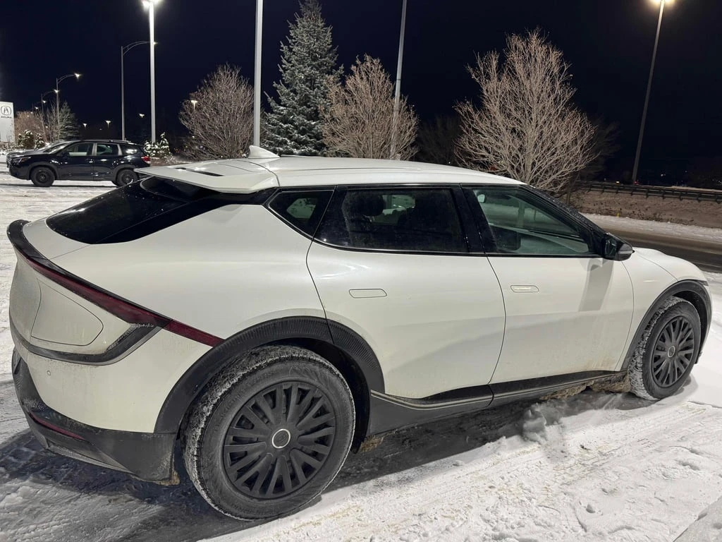 Kia EV6 * Land AWD * CARFAX * ��� ������������ ������ | Mobile.bg � ����������� 3