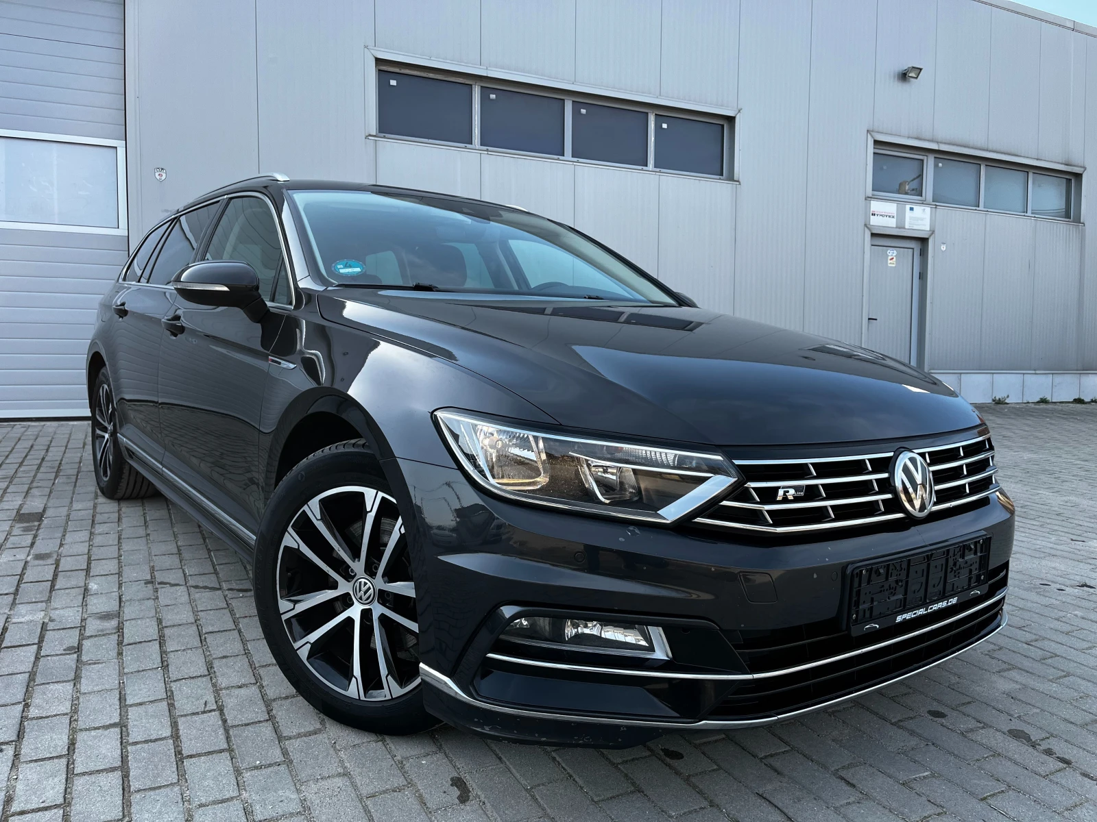 VW Passat TDI 190к.с. 4-MOTION, R-LINE, 8 джанти с гуми, снимка 2 - Автомобили и джипове - 53894093