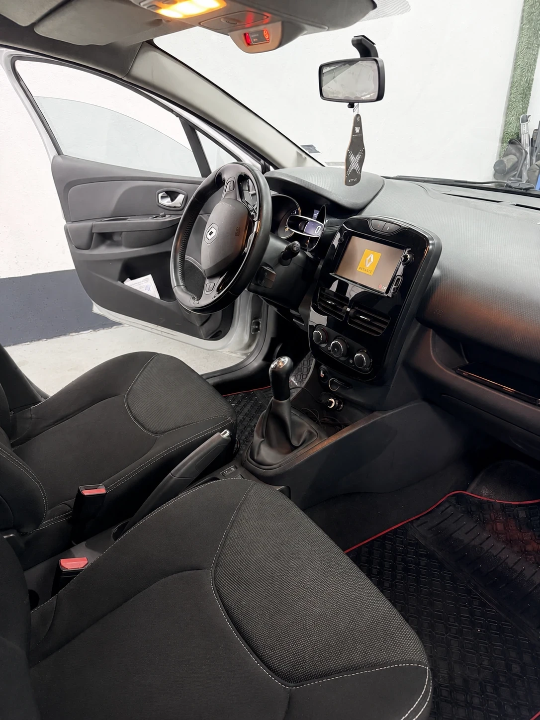 Renault Clio 1.5 dCi NAVI, снимка 4 - Автомобили и джипове - 54635114