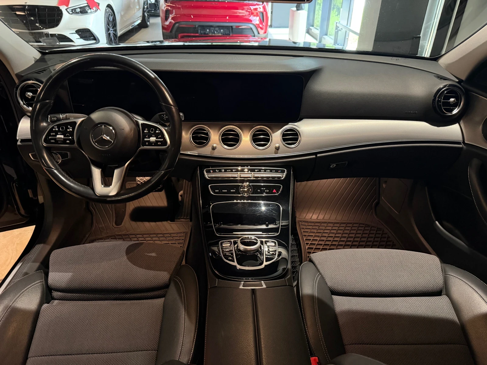 Mercedes-Benz E 220 4M AMG, снимка 8 - Автомобили и джипове - 54790578