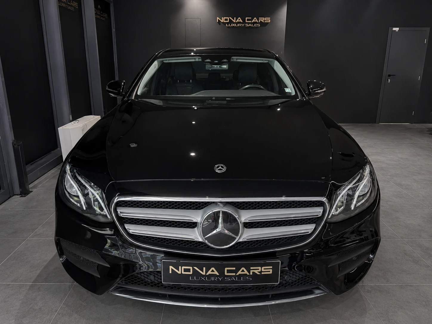Mercedes-Benz E 220 4M AMG, снимка 4 - Автомобили и джипове - 54790578