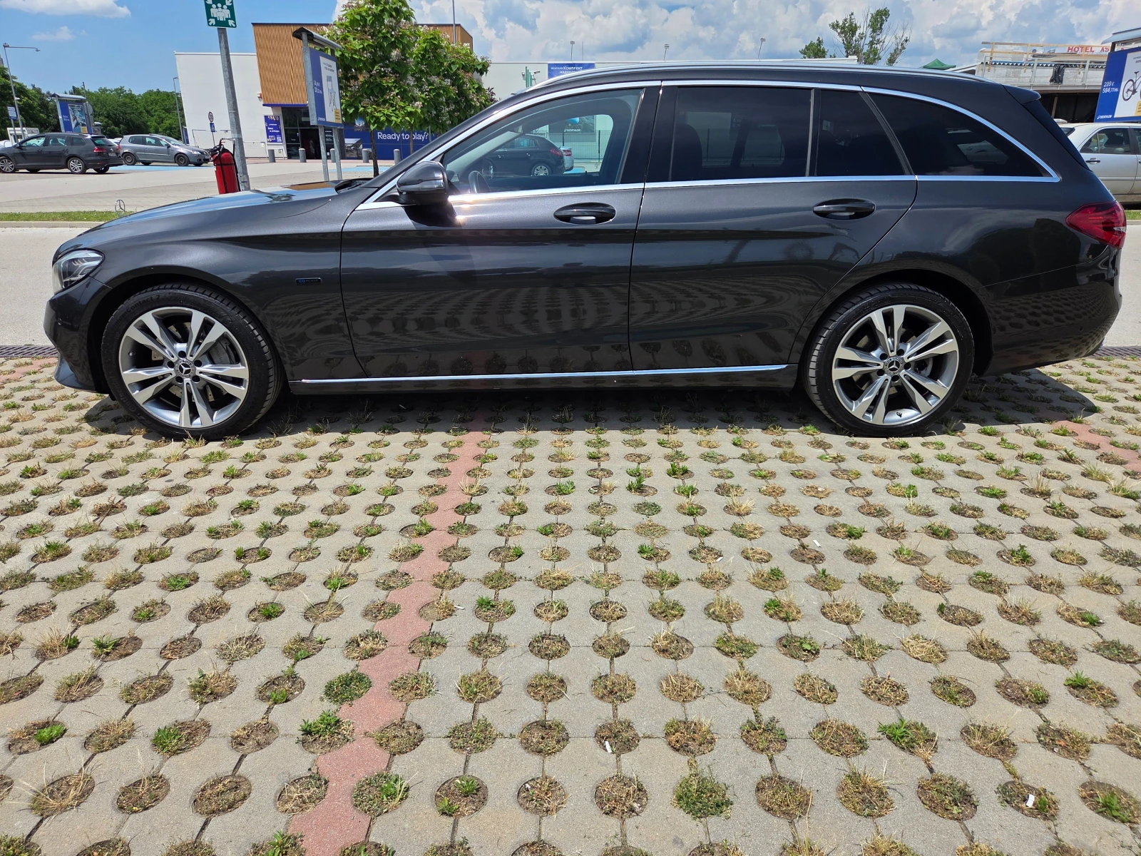 Mercedes-Benz C 300 Plug-in hybrid 4matic, снимка 2 - Автомобили и джипове - 54878042