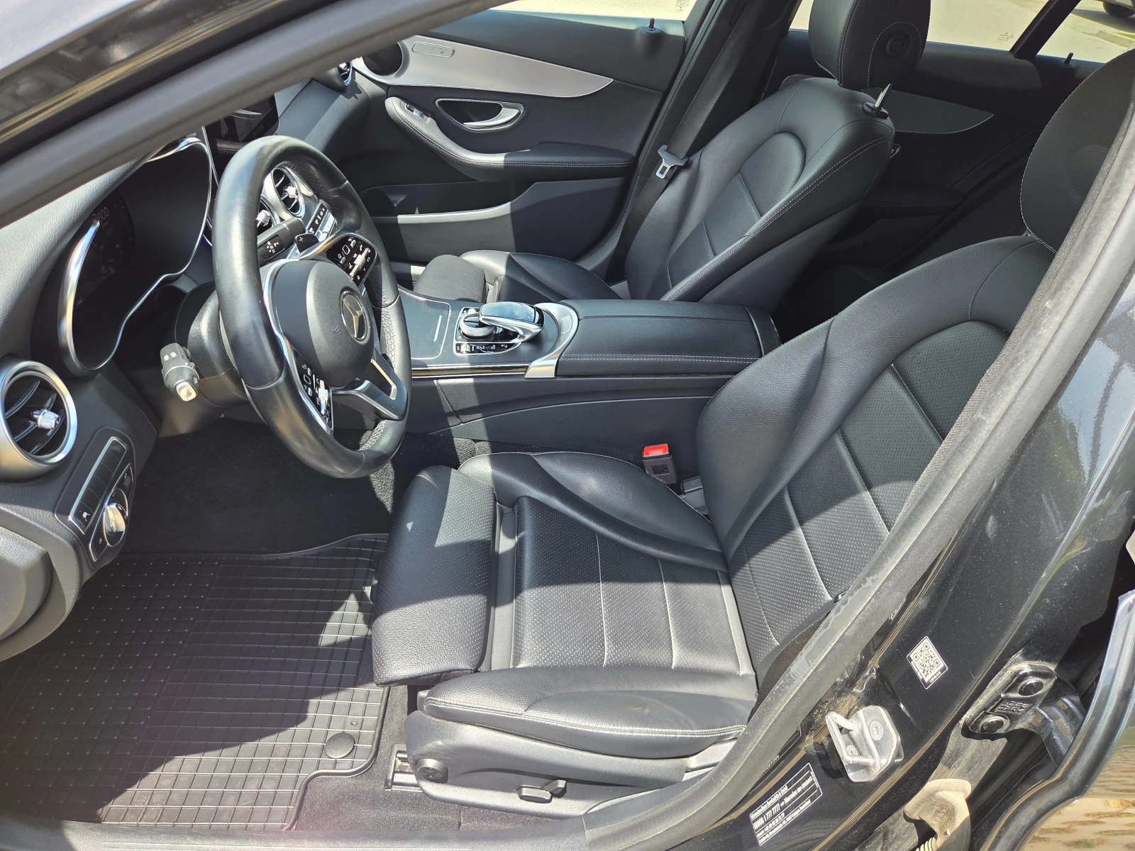 Mercedes-Benz C 300 Plug-in hybrid 4matic, снимка 12 - Автомобили и джипове - 54878042