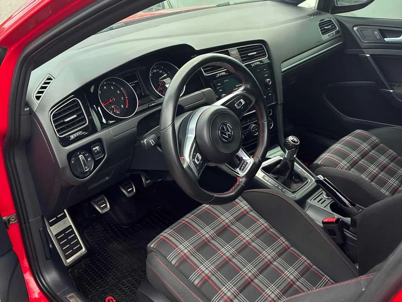 VW Golf * Ръчка * CARFAX * ОПЦИЯ ЗА ФИНАНСИРАНЕ, снимка 5 - Автомобили и джипове - 55614307