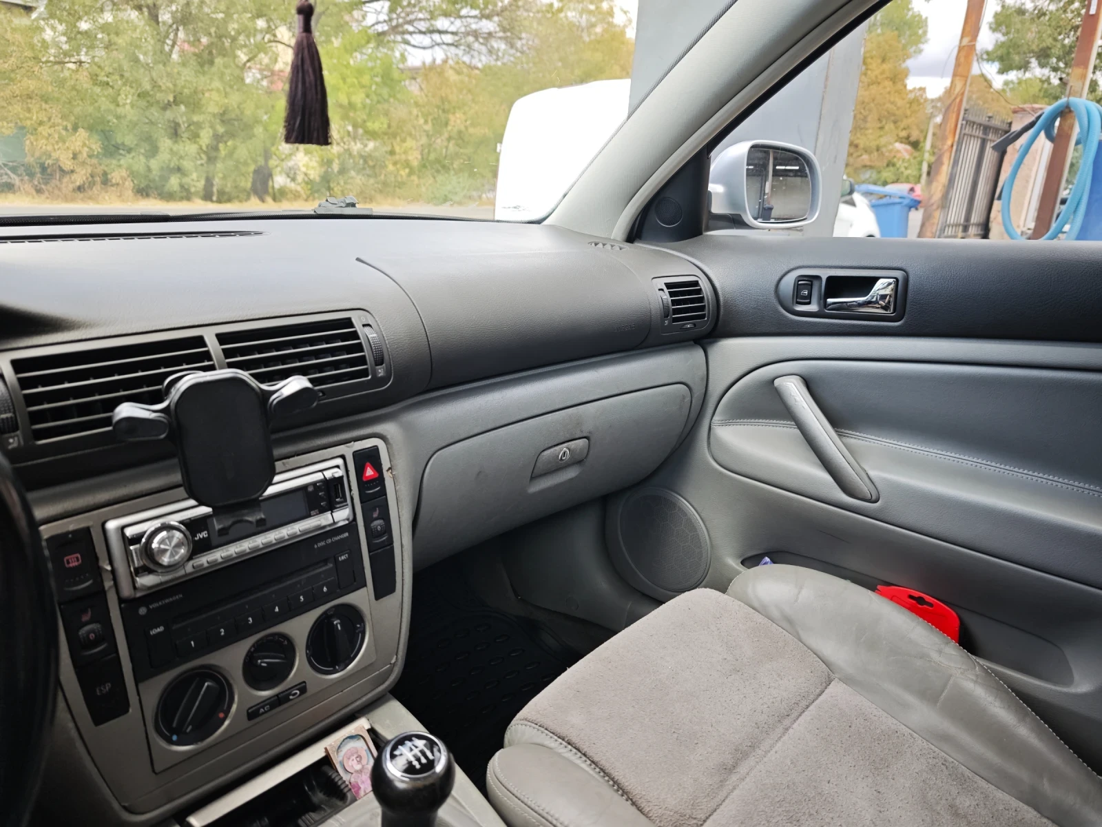 VW Passat 1.8 turbo, снимка 12 - Автомобили и джипове - 56182460