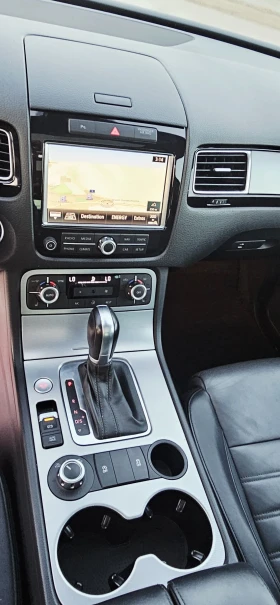 VW Touareg R-LINE* FACE* DISTRONIK* NAVI* PANORAMA, снимка 13