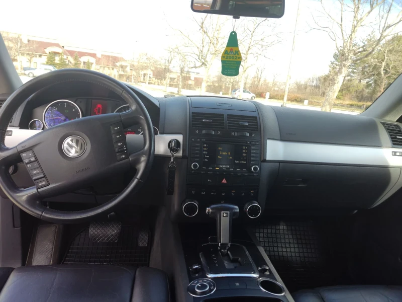 VW Touareg 3.0 TDI V6, снимка 13 - Автомобили и джипове - 52512456