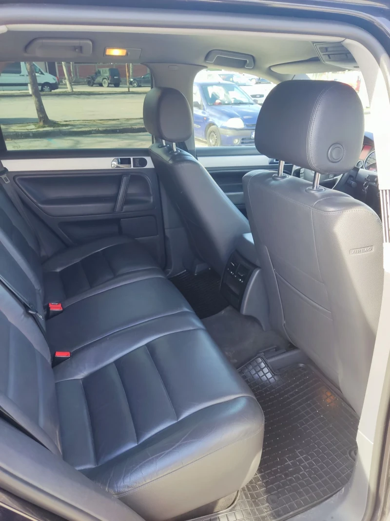 VW Touareg 3.0 TDI V6, снимка 8 - Автомобили и джипове - 52512456