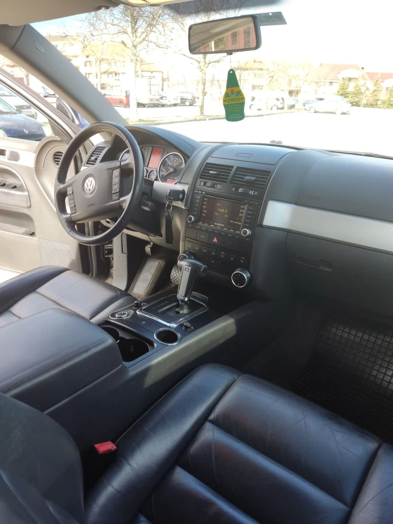 VW Touareg 3.0 TDI V6, снимка 12 - Автомобили и джипове - 52512456