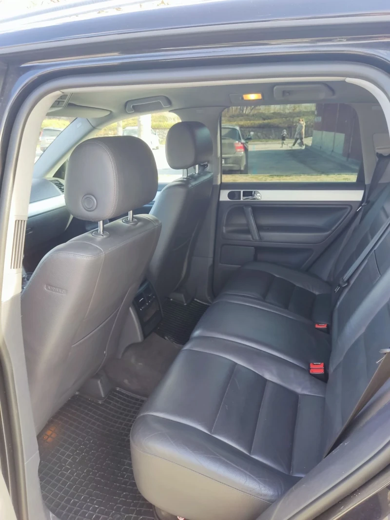 VW Touareg 3.0 TDI V6, снимка 9 - Автомобили и джипове - 52512456